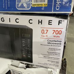 Magic Chef Countertop Microwave In Black 