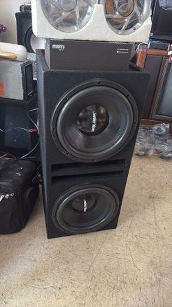 Subs radio tramp amp 3000 watt  menace amp 2000 watt