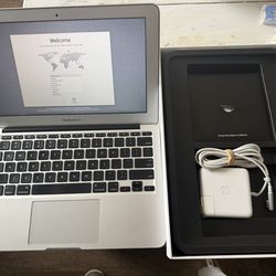 Apple MacBook Air 11-inch laptop with original box and manual works great, The MacBook Air A1370 refers to the 11-inch model released in Late 2010 and