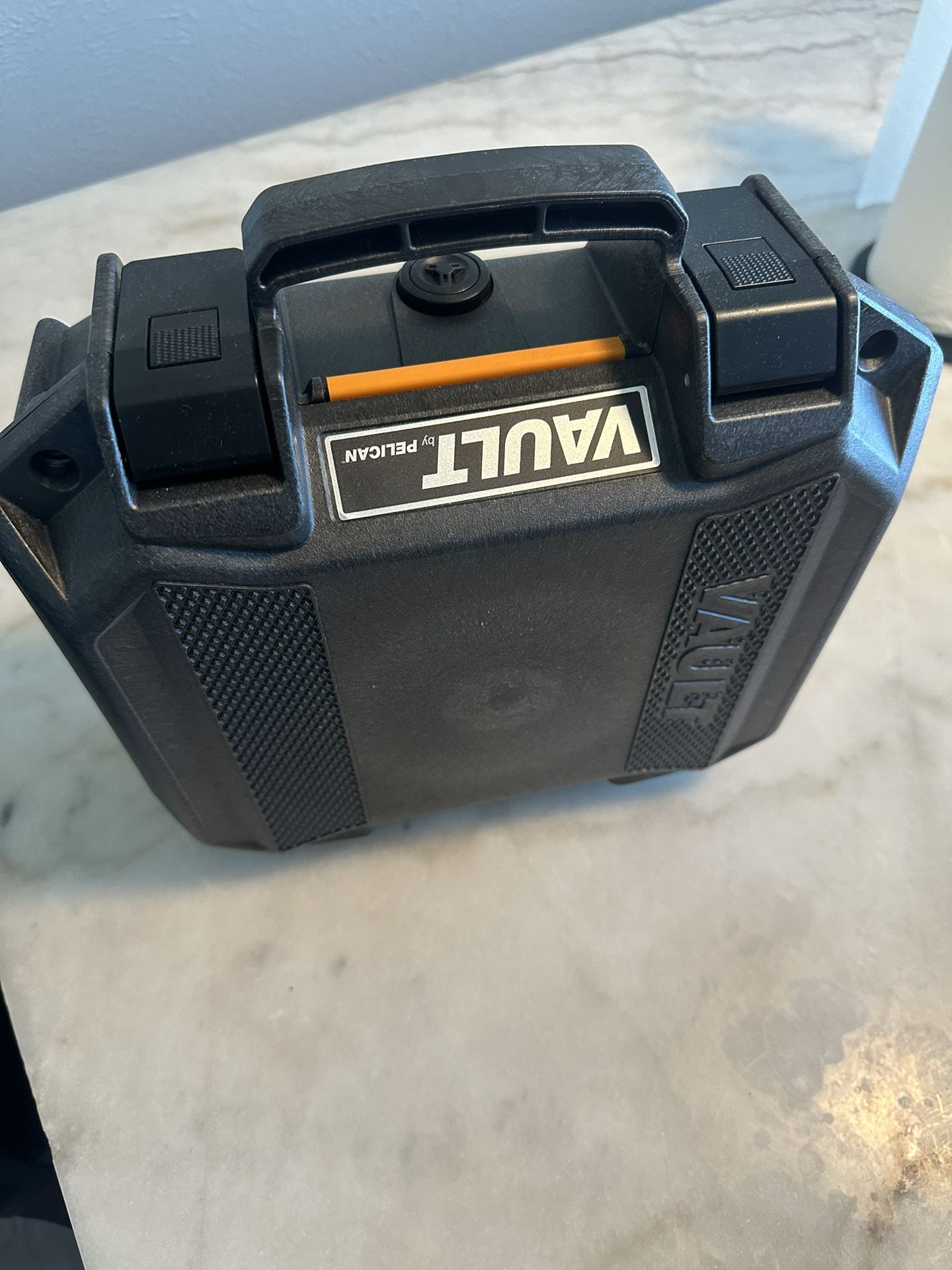 Pelican V100 Hard Case W Foam