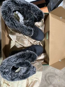 Like New Woman’s Snow Boots Size 8