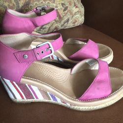 UGG Australia Hot Pink Wedge Sandals Espadrille sz 8.5