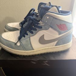 Jordan 1 Mids  (Men’s)