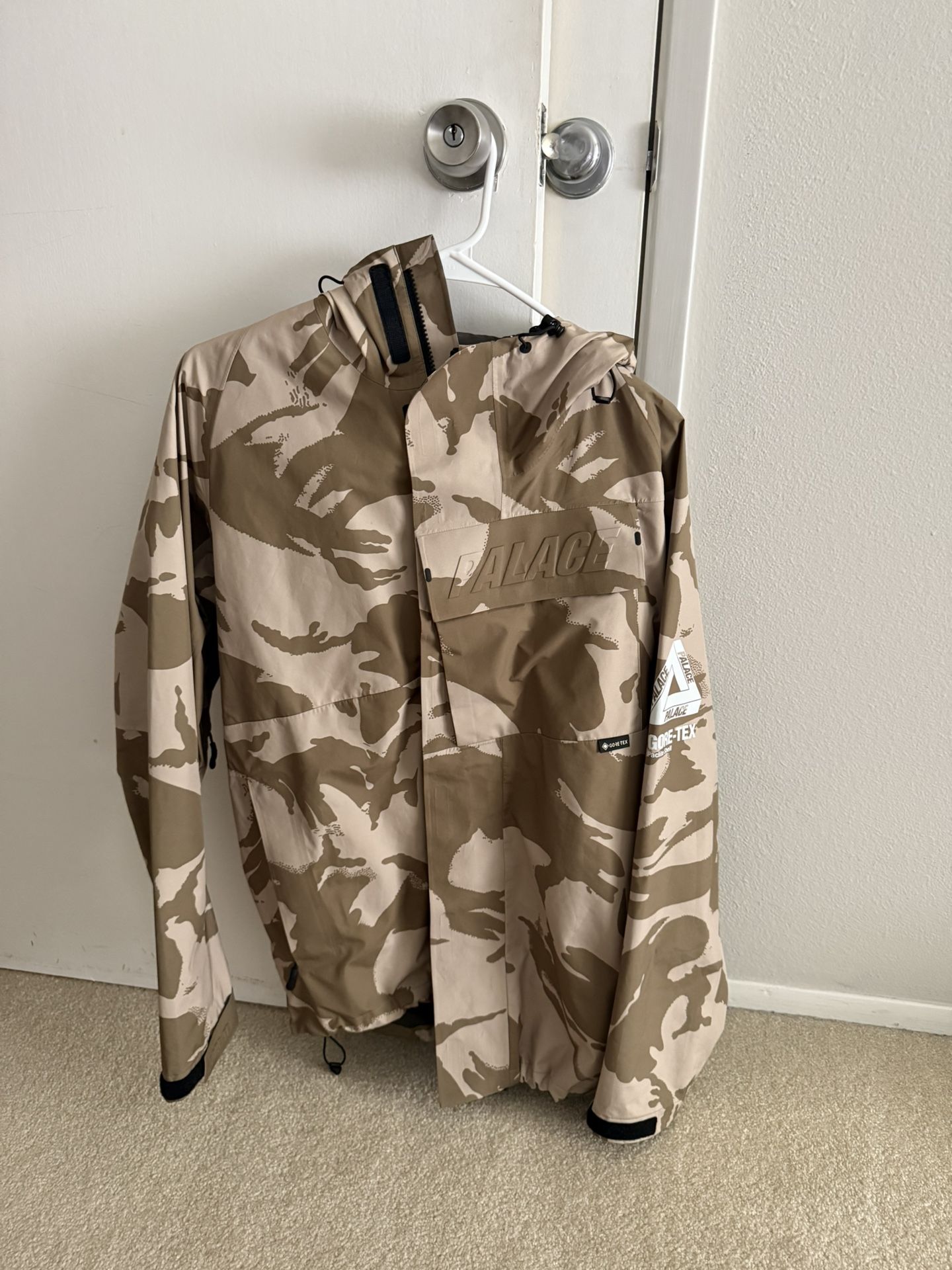 Palace gore tex p cap jacket