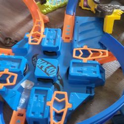 Huge HOT WHEELS LOT