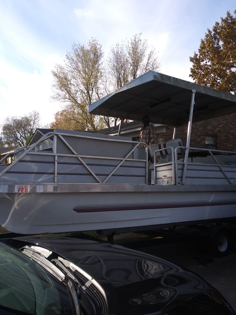 Photo Pontoon boat 1989