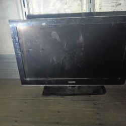 Samsung 40 Inch TV With Wi Fi Roku Transmiter