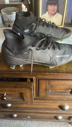 Soccer cleats size 10