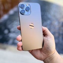 IPhone 13 Pro Max  256 GB,  Pristine  Condition! Unlocked Use Any Carrier!!  .  Hablo Espanol.