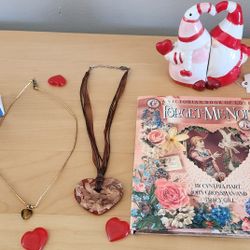 Heart Pendant Jewelry and Valentine's Day Gift Items