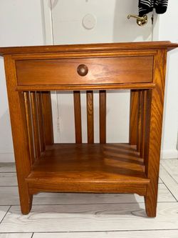 Thomasville end table