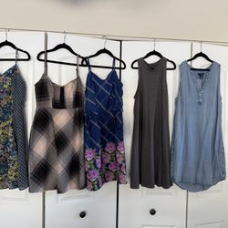 Five Juniors Dresses Size XS Hollister, Gap, Urban Outfitters, Xhiliration