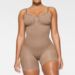 Skims Mid Thigh Bodysuit XS