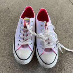 Converse Womans Size 7 New 