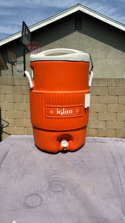 5 Gallon Igloo Drinking Water Cooler