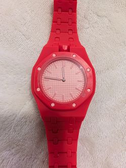 Red  Analog Wristwatch royal watch