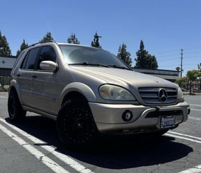 Mercedes 2002 AWD