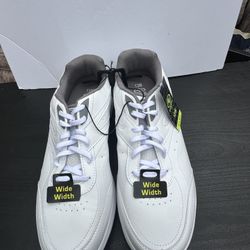 ATHLETIC WORKS MENS MEMORY FOAM WHITE SNEAKERS SHOES SIZE 13 LACE UP LIGHT WT