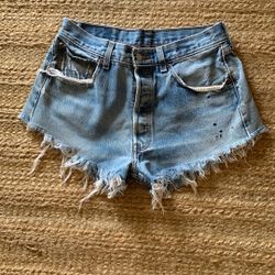 Levi Cut Off Shorts 