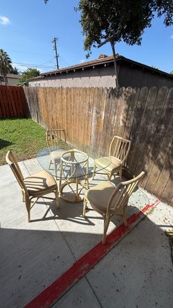 Artesanal glass table 4 chairs