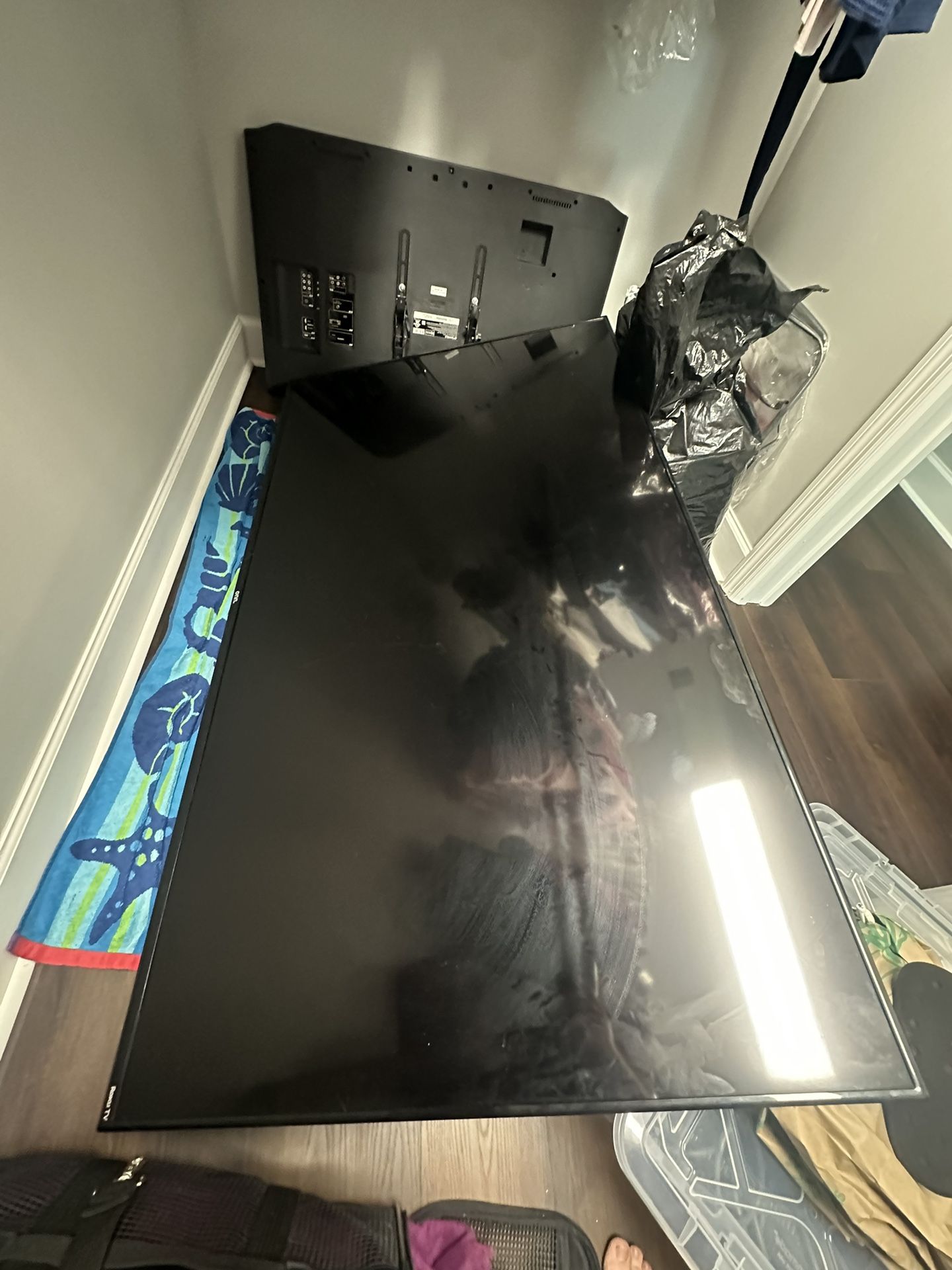 70’ Inch Roku Onn. Tv And Mounting Bracket