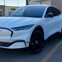 2022 Ford Mustang Mach-E CA RT1 Long Range RWD 