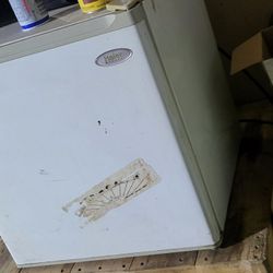 Mini Fridge Works Awesome
