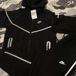 nike tech