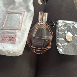 Flower Bomb Perfume 