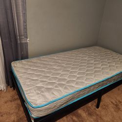 2 Twin Beds And Mattresses 