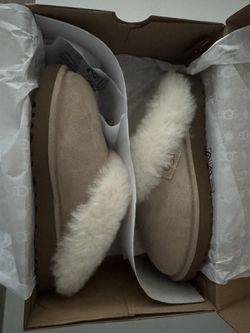 BRAND NEW IN BOX! AUTHENTIC UGG AUSTRALIA slippers - size 7