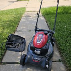 Honda Hrn216vka Mower Great Condition 400 Price Is Firm En Exelente Estado Precio Firme 400 for Sale in Houston TX OfferUp