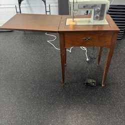 Sewing Machine - Vintage - Working 