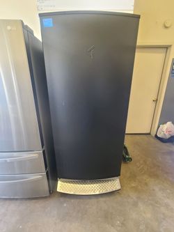 GLADIATOR UP RIGHT FREEZER 18 CUFT