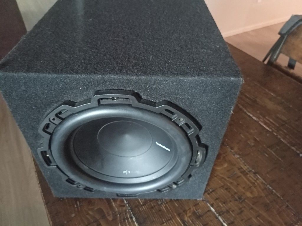 1) Rockford Fosgate Dual Coil Subwoofer In Box ,Hight Quality , Very Powerful Sealed Box. Will Shake Your Car