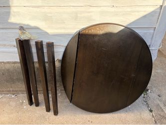 Folding table