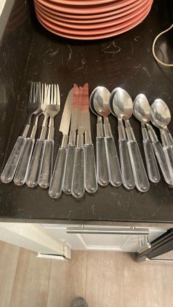 16 Piece Dinnerware- Clear Handles 
