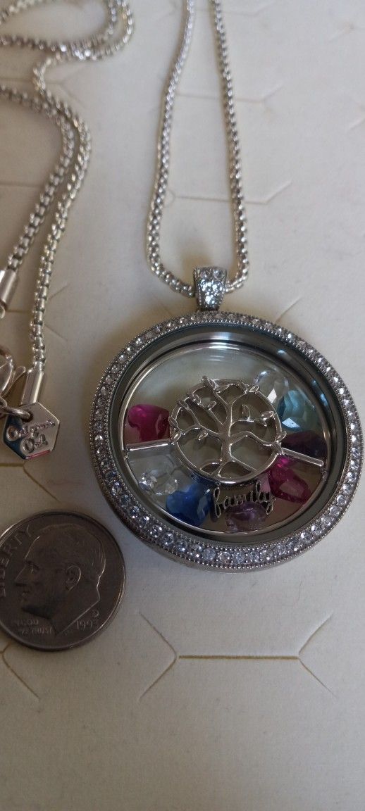 Origami Owl Family Tree Locket Necklace with Round And Heart Shape Crystal's Excellent Condition