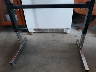HEAVY DUTY STRONG TABLE ADJUSTABLE UP AND DOWN LEFT TO RIGHT 36IN FRONT TO BACK 20IN