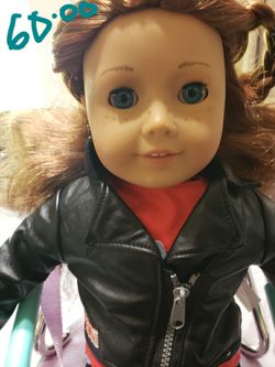 American Girl Saige 2013 Girl Of The Year, AG Beauty Doll Chair, Hairdryer Makes Noise, Hair Straightener,  2 Hair Clips, Basket & AG Suitcase