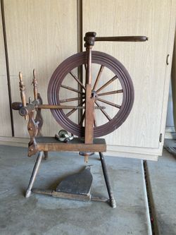 Vintage spinning wheel