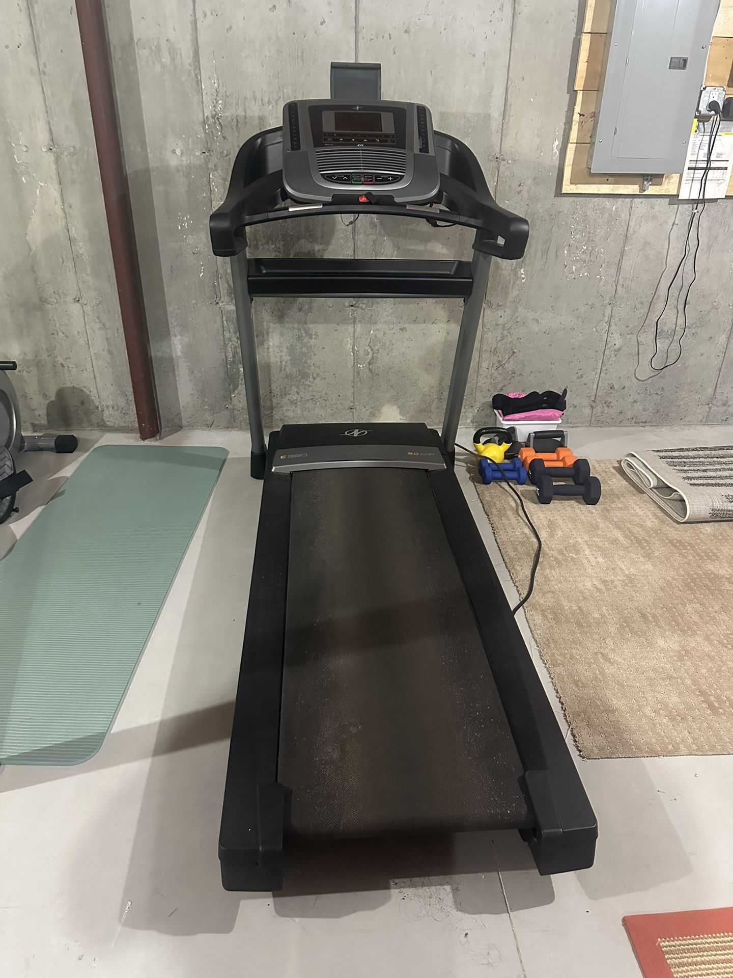 *Price Drop* Treadmill in Excellent Condition - Great Deal!