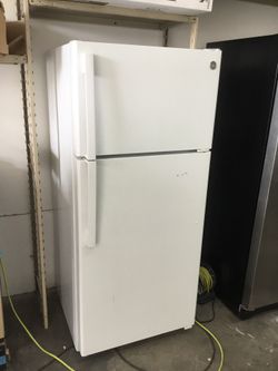 General Electric Top Freezer Fridge White