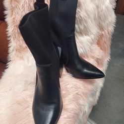 Steve Madden Womans Booties 9