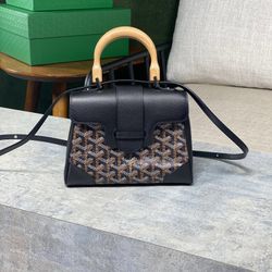 Mini Saigon Black Bag         20 x 15 x 7.5 cm