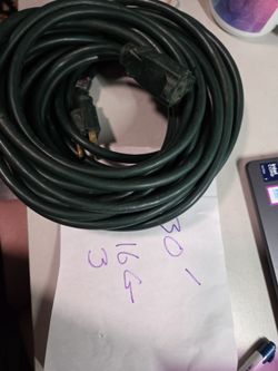 Extension cord 30 foot 16 gauge 3 pronge