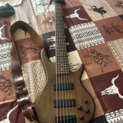 Electric Bass 6 Stringers Ibañes