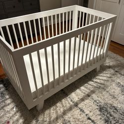 Crib With Waterproof Mattress 