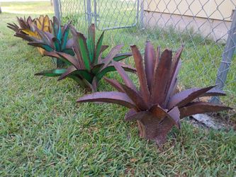 Very Lovely Metal Yard Art - AGAVE METAL PLANTS! (45 Ea.)