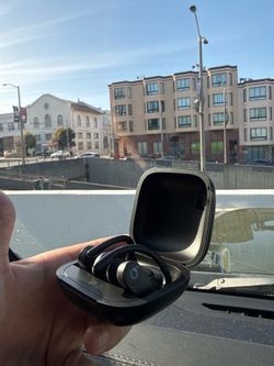 PowerBeats Pro + Apple Usbc>Lightning cable - Like New - SF/BAY AREA
